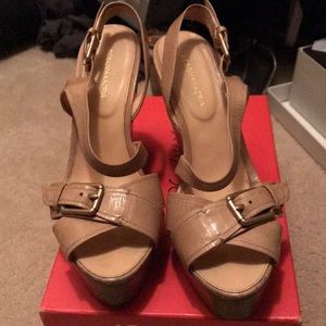 BCBG sling back heel!